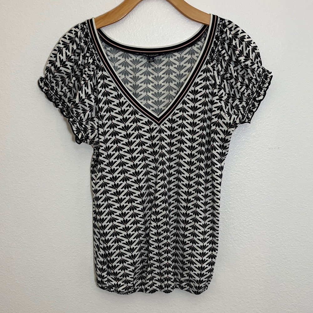 Max Edition Black White Pink Patterned V-Neck Top